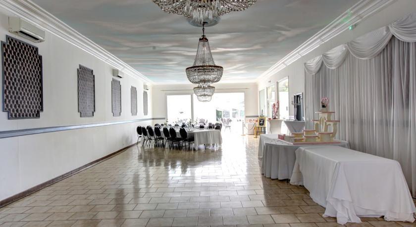 Logis Manoir De Fourcy Hotel